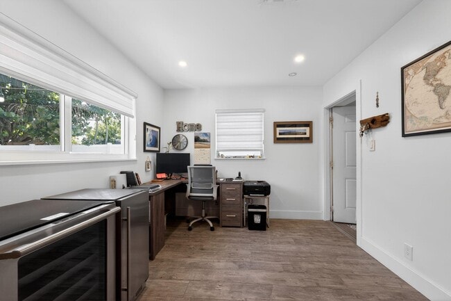 Building Photo - 976 SW 11th St