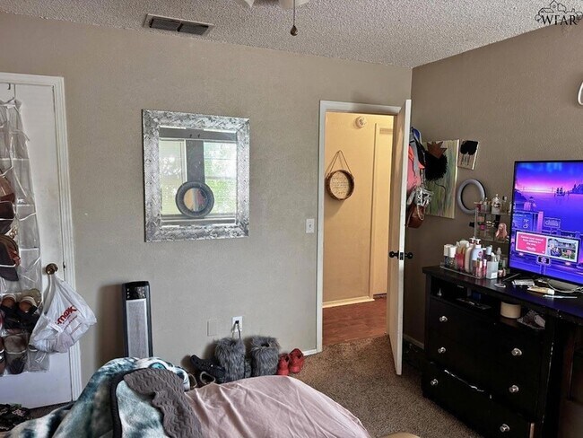 Building Photo - 2316 Perrin Dr