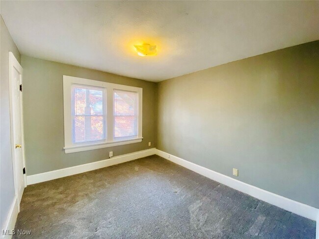 Building Photo - 2420 E Market St