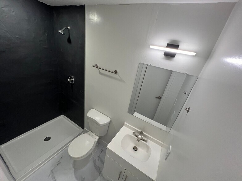 Building Photo - 10920 N 29th St