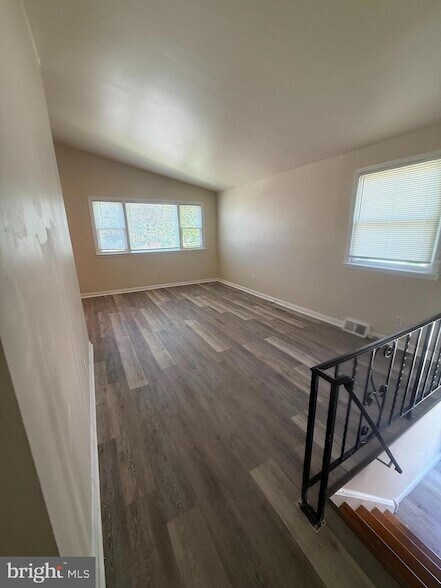 Building Photo - 1336 E Upsal St