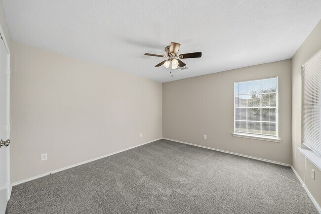 Building Photo - 21619 Knightsbrook Ln