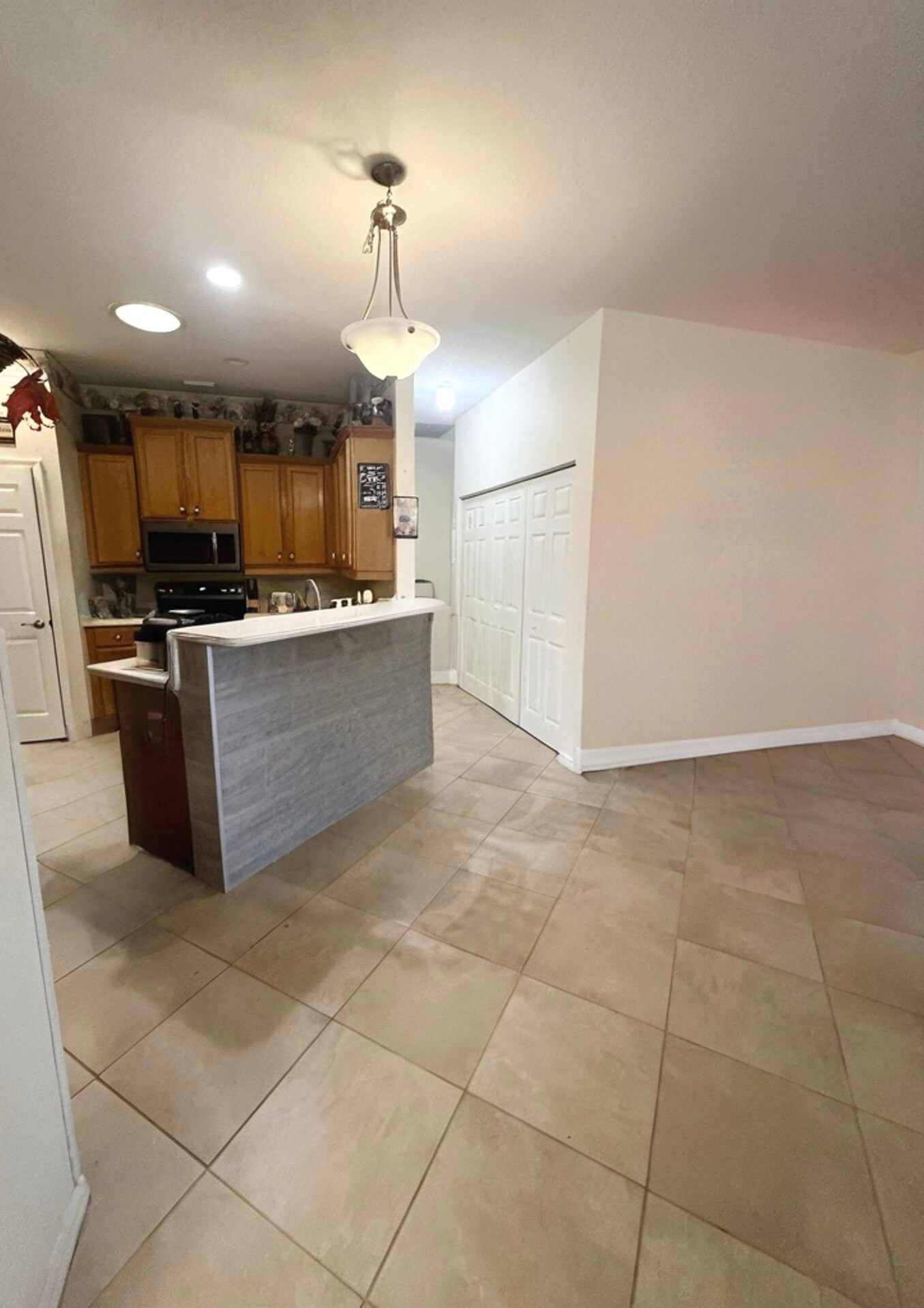 Building Photo - 1494 Millbrook Cir