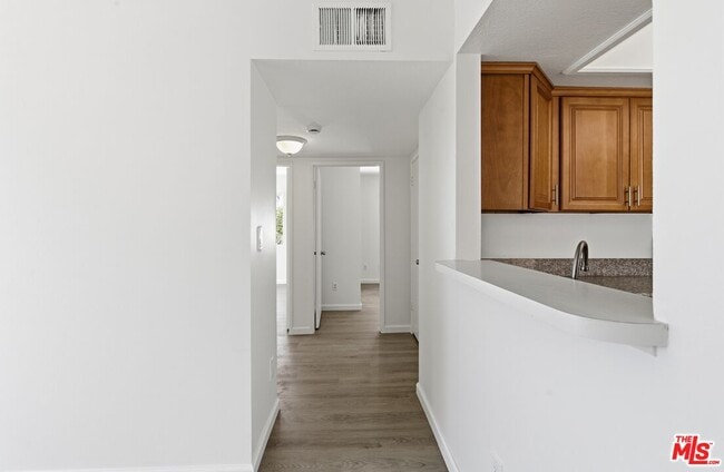 Building Photo - 1002 N Edgemont St