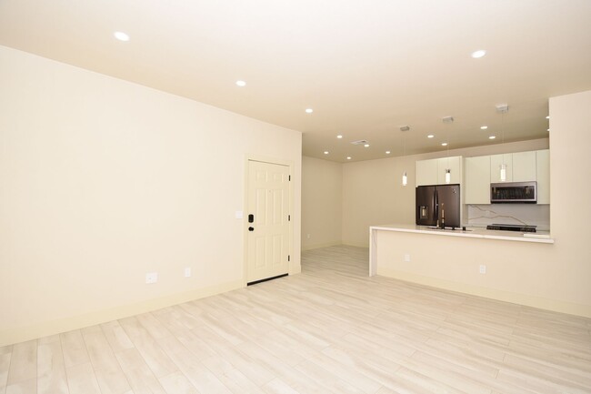 Building Photo - Modern 1-Bedroom Condo in Coronado Palms!