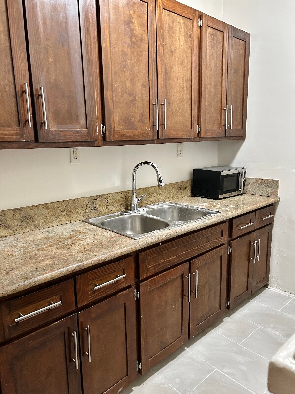 Building Photo - 1523 N McCadden Pl