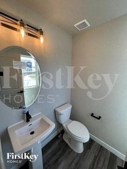 Building Photo - 10166 Luneth Dr