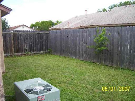 Building Photo - 8904 Meadow Trace St