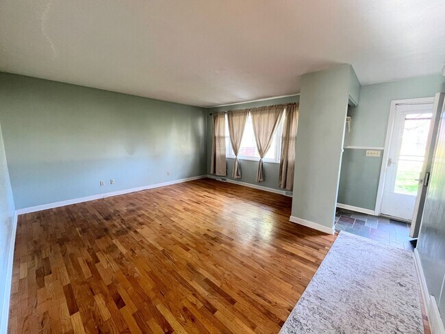 Building Photo - 3-bedroom, 1.5 bathroom unfurnished home in Saint Joseph