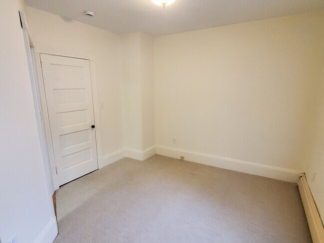 Building Photo - 40 Pine St