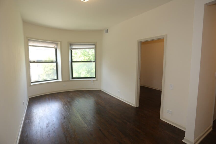 Building Photo - 1315 W Leland Ave