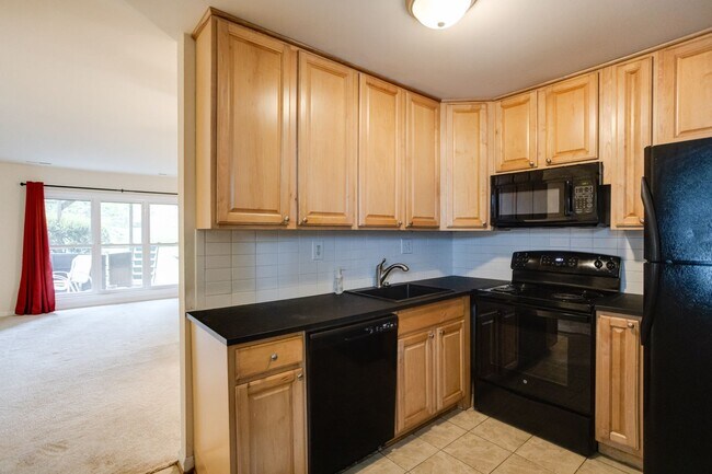 Building Photo - Crofton Condo For Rent