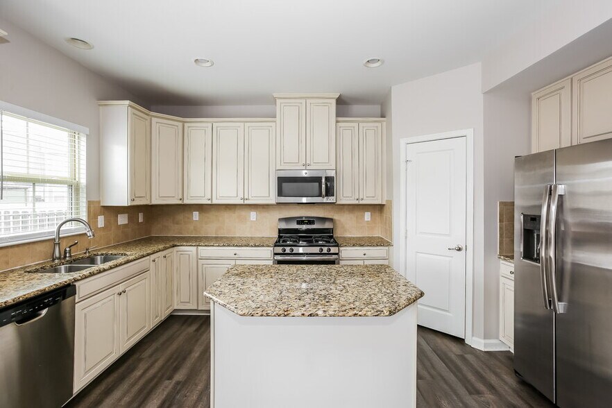 Building Photo - 3724 English Garden Drive