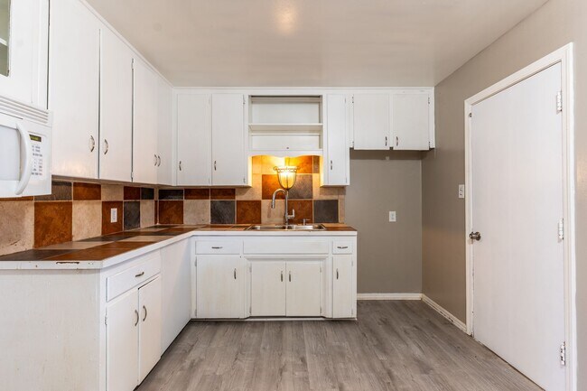 Building Photo - 3308 N Holman Ct