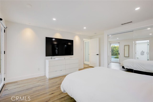 Building Photo - 8161 Encino Ave