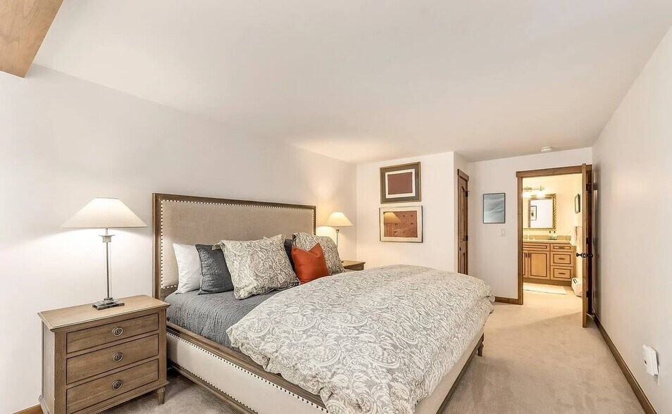 Oversized Primary King Bed - 1040 Vail View Dr