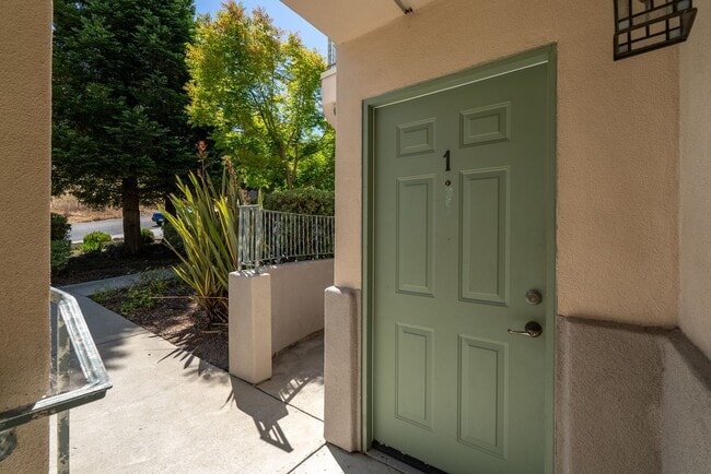 Building Photo - Newly renovated downstairs 1 bedroom 1 bath.
