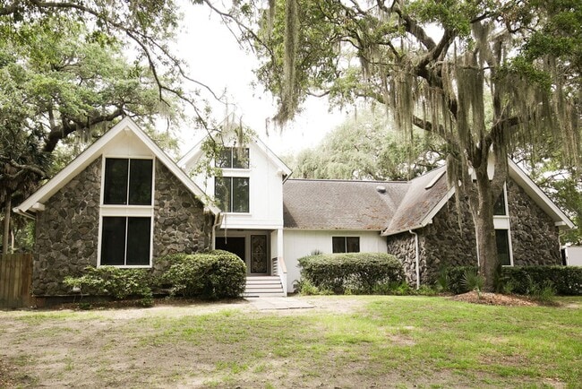 Primary Photo - Available 6/15. Stunning, Fully-Rennovated...