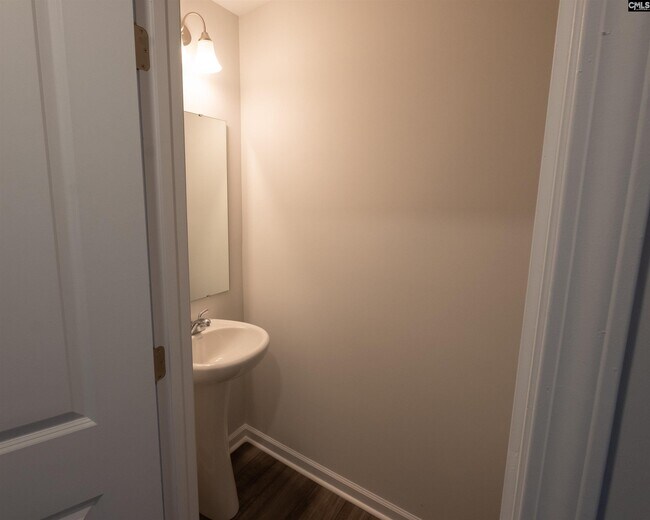 Building Photo - 3024 Hallsdale Dr