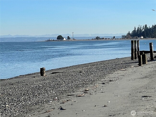 Building Photo - 39001 Shoreview Dr NE