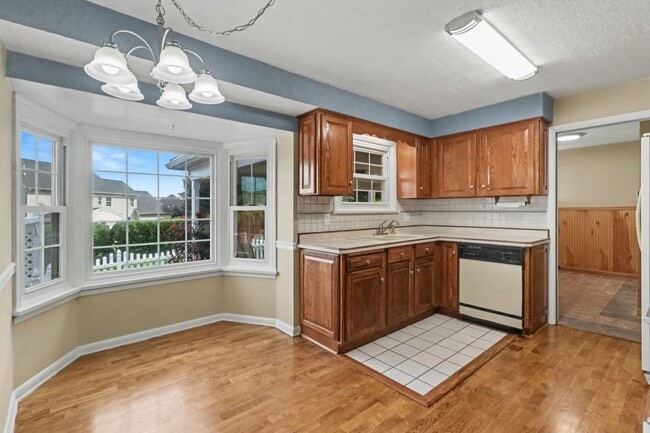 Building Photo - 831 Limekiln Rd