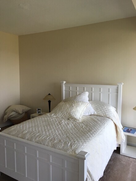 bedroom - 1530 Key Blvd