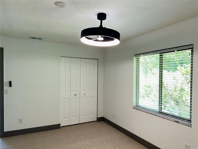 Building Photo - 1304 E Gore St