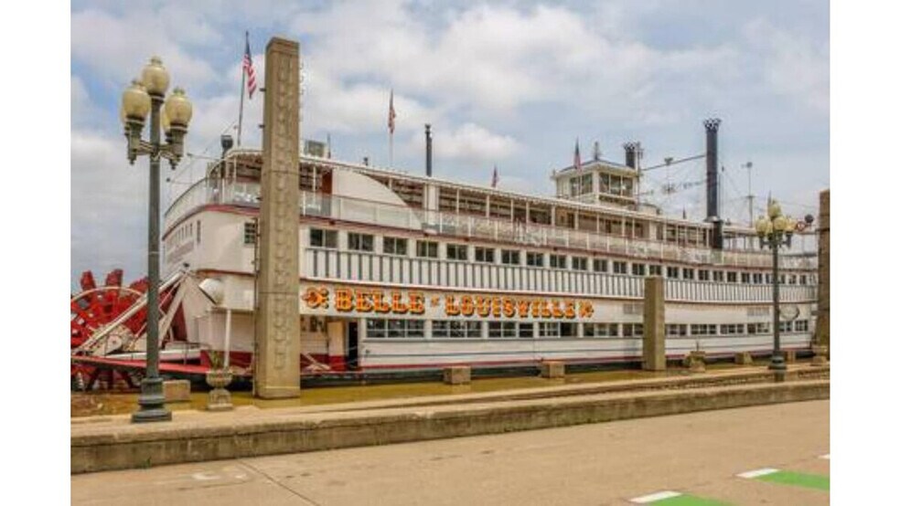 Building Photo - 633 E Main St