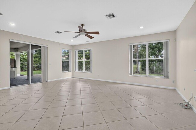 Building Photo - 9479 Sedgewood Dr