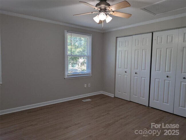 Building Photo - 5823 Rimerton Dr