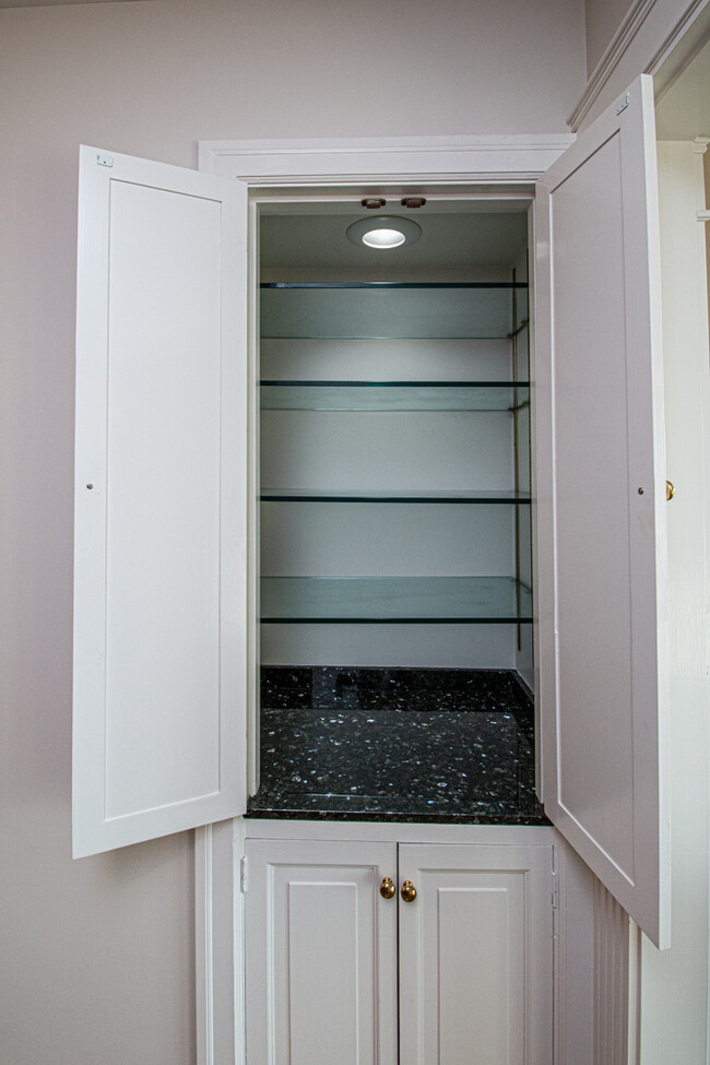 Lighted bar or pantry in kitchen - 1400 Willow Ave