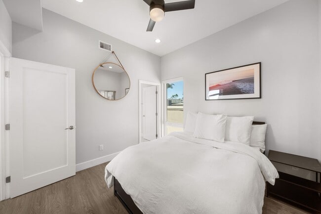 Building Photo - Stunning Fully Furnished New Build 2 Bed/2...