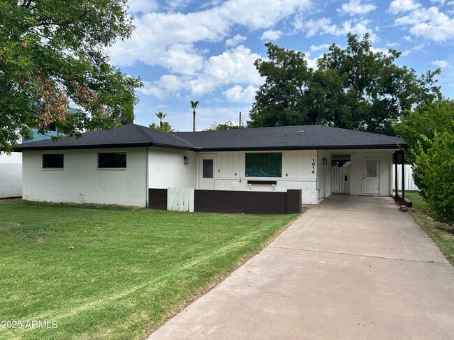 Primary Photo - 1014 E Orange Dr