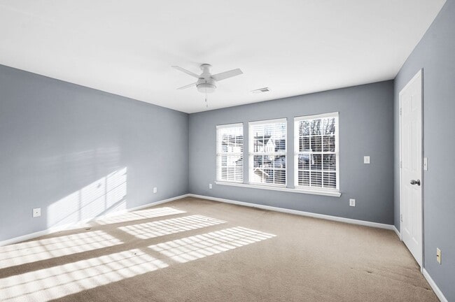 Building Photo - Awesome 2BE/2.5BA duplex Incredible location near Vanderbilt University!