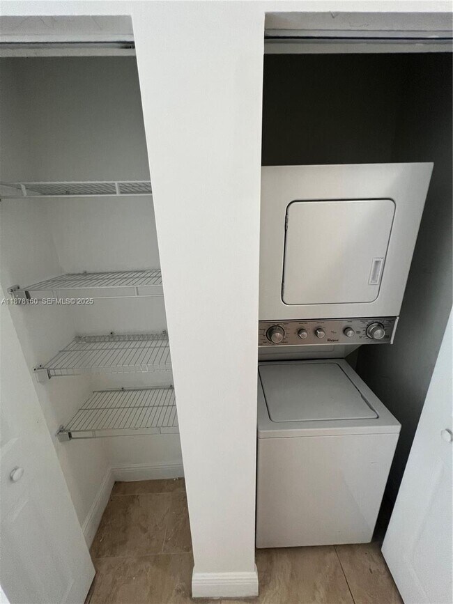 Building Photo - 211 W 79th Pl