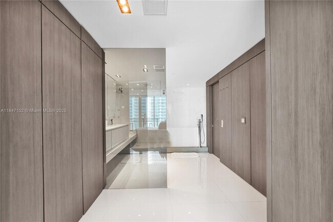 Building Photo - 3535 S Ocean Dr