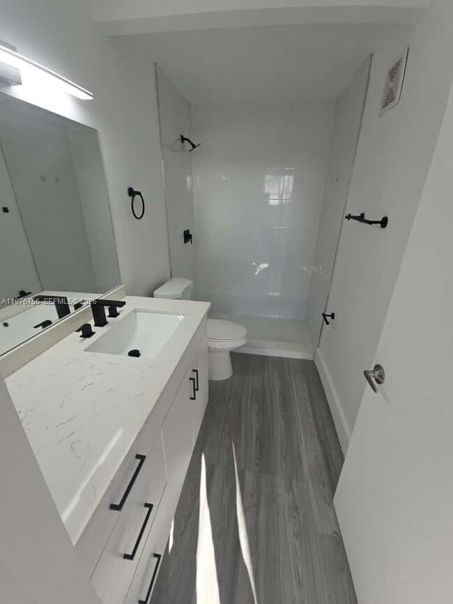 Building Photo - 8101 Crespi Blvd