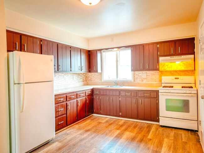 Building Photo - 104 Eastern Way