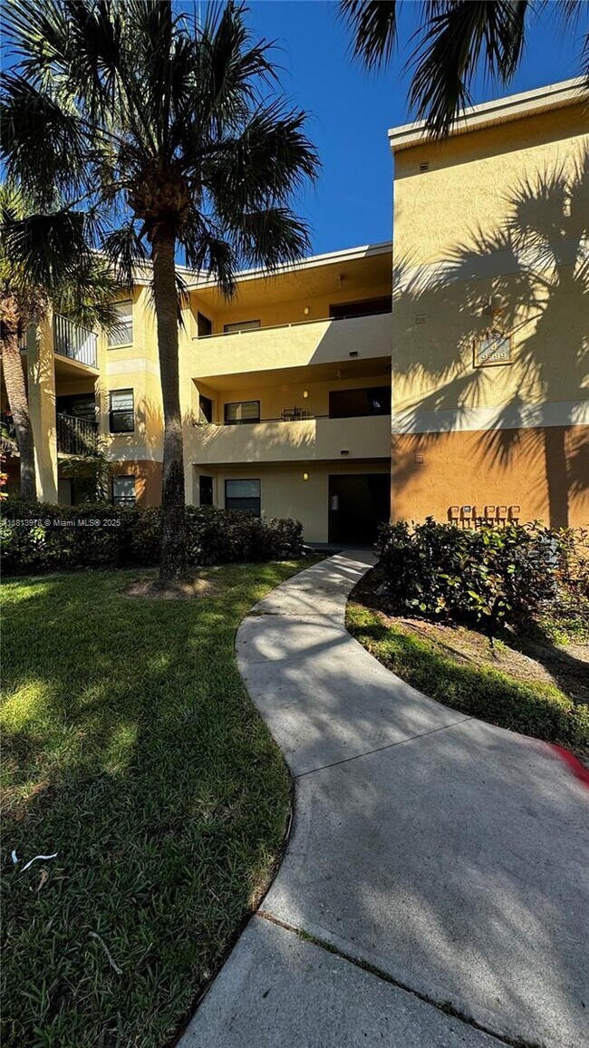Building Photo - 9999 Summerbreeze Dr