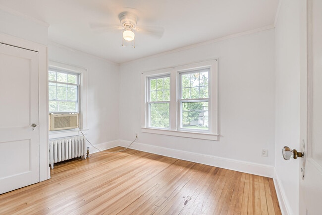 Building Photo - 364 Brightwood Ave