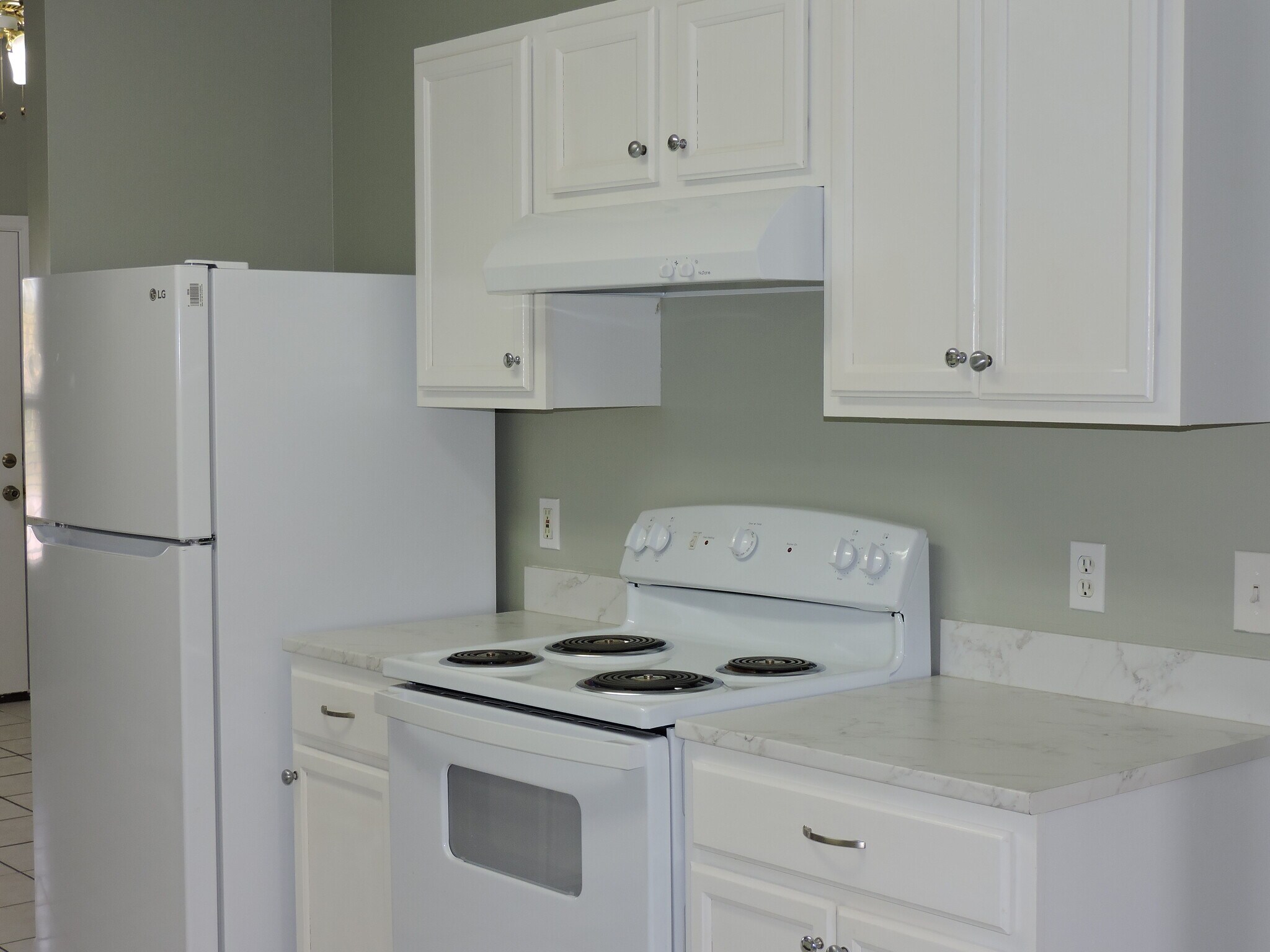 Building Photo - 5931 Pinetree Ave