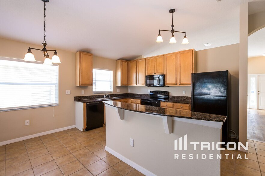 Building Photo - 2233 Roanoke Springs Dr