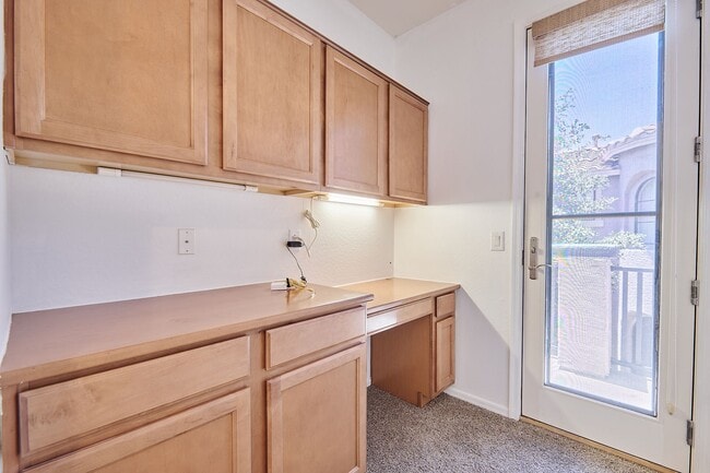 Building Photo - 2340 W Dusty Wren Dr