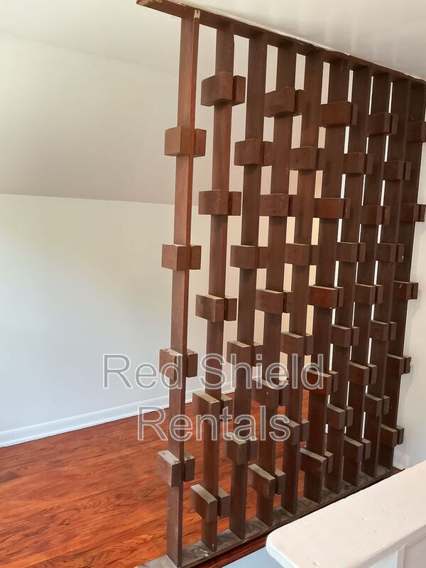 Building Photo - 210 Perrin St
