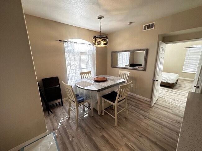 Building Photo - Fully Furnished 2 Bedroom 1 Story Condo