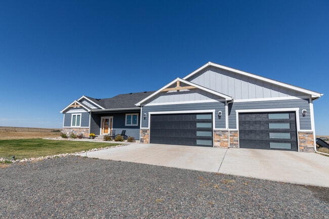 Building Photo - 2428 Sunshine Dr