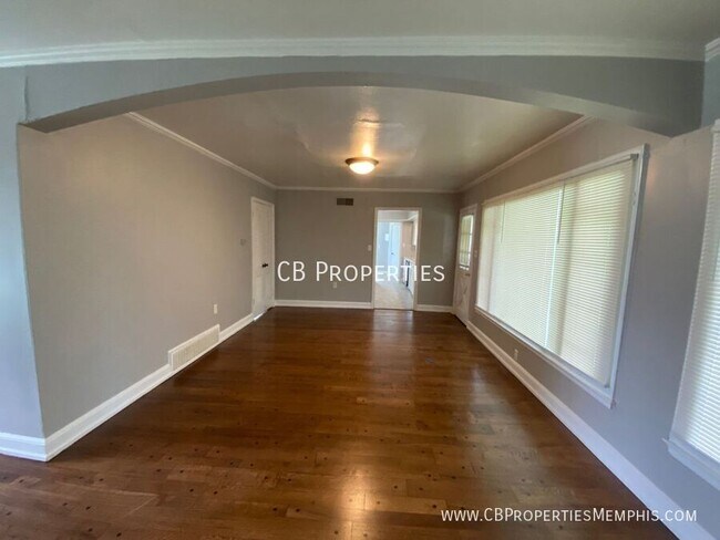 Building Photo - 4320 Bishop Hills Dr