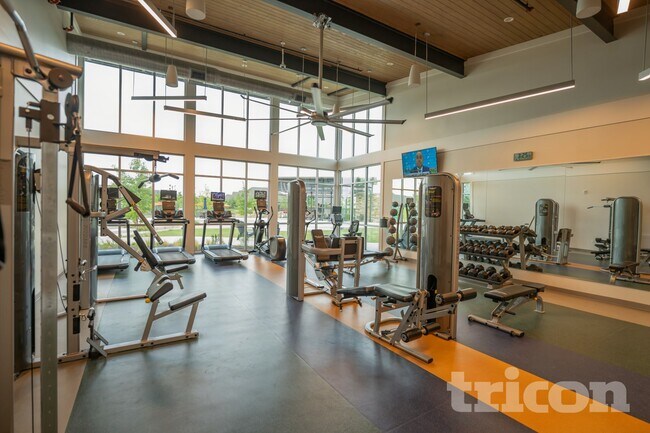 Building Photo - 2505 Finch Holw Dr