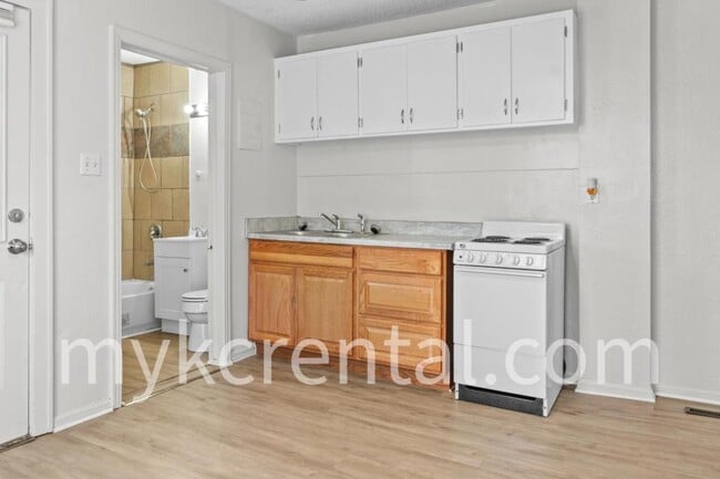 Building Photo - 1129 Hasbrook Ave