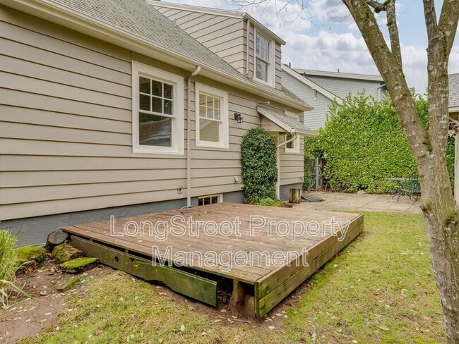 Building Photo - 2230 SE 51st Ave